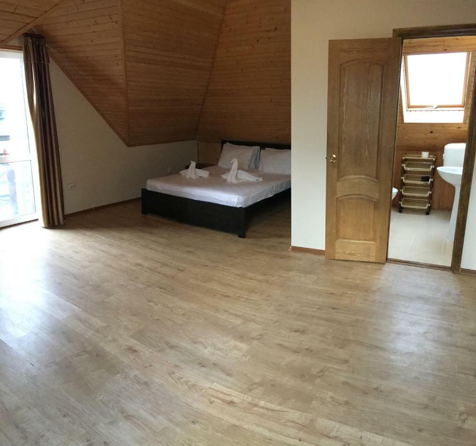 Hotel Веселий Кут Zaliznyi Port Habitación foto